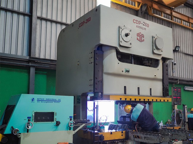 PRESS 260 TON