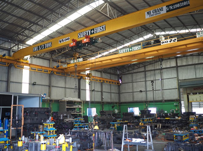 CRANE 10/3,5/3 TONS